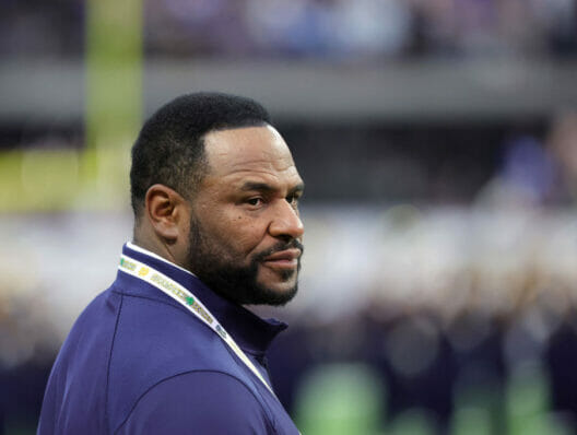 Pro Football Hall of Famer Jerome Bettis raising breast cancer funds with lemonade stand